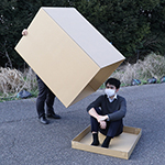 人が入れる大きな箱