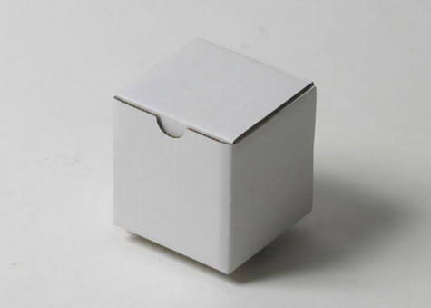 ほぼ立方体フォルムの段ボール箱－B式スナップ底ケース