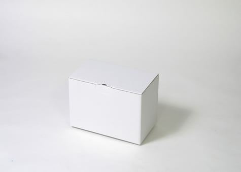 スポーツソックスやタオルの梱包用にお勧めな段ボール箱－B式地獄底ロックタイプボックス