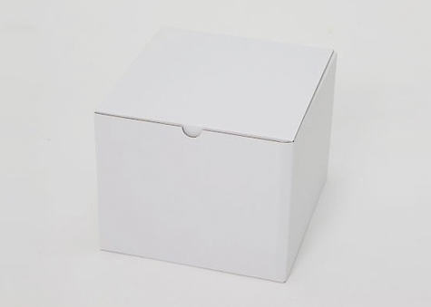 長さ、幅がほぼ同じサイズの段ボール箱 