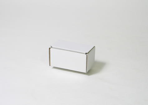 音楽用品の小型パーツ梱包にも使われている箱－Ｎタイプ額縁型段ボール
